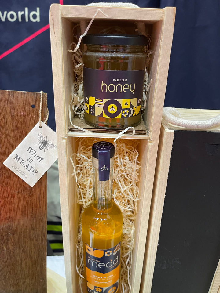 Honey Buzzard - Boda’r Mêl: Sweet Mead With Honey in Gift Box 500ml